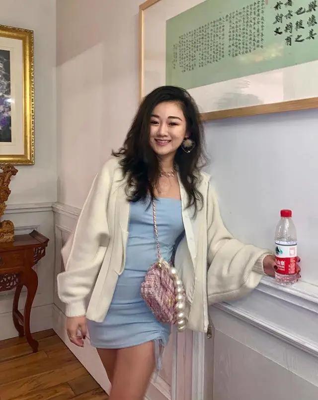 低调的名媛袁九儿,不与何超欣姚安娜争艳|铁三角|何