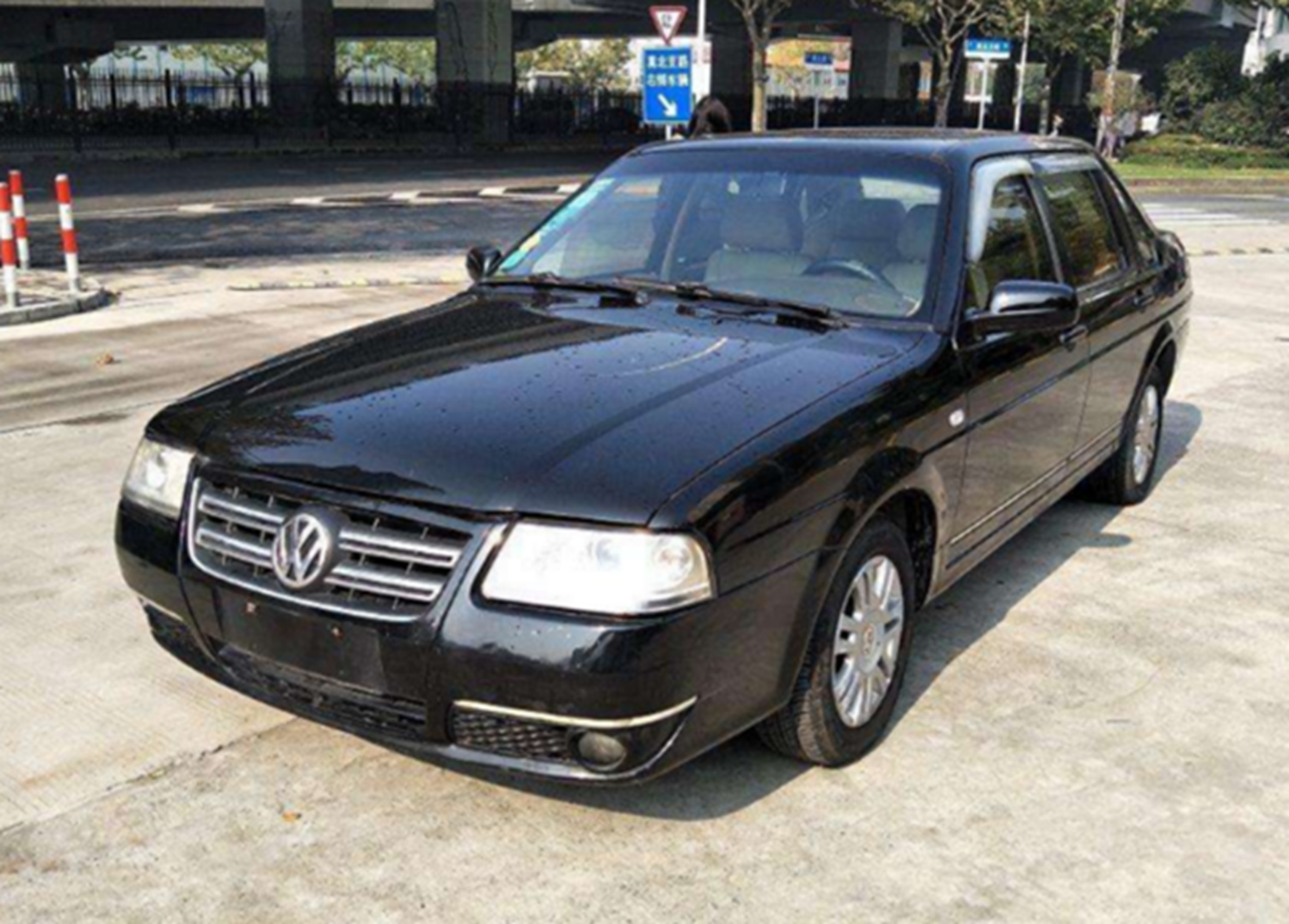 桑塔纳库存车如山堆积销售7年时间了14万开回家