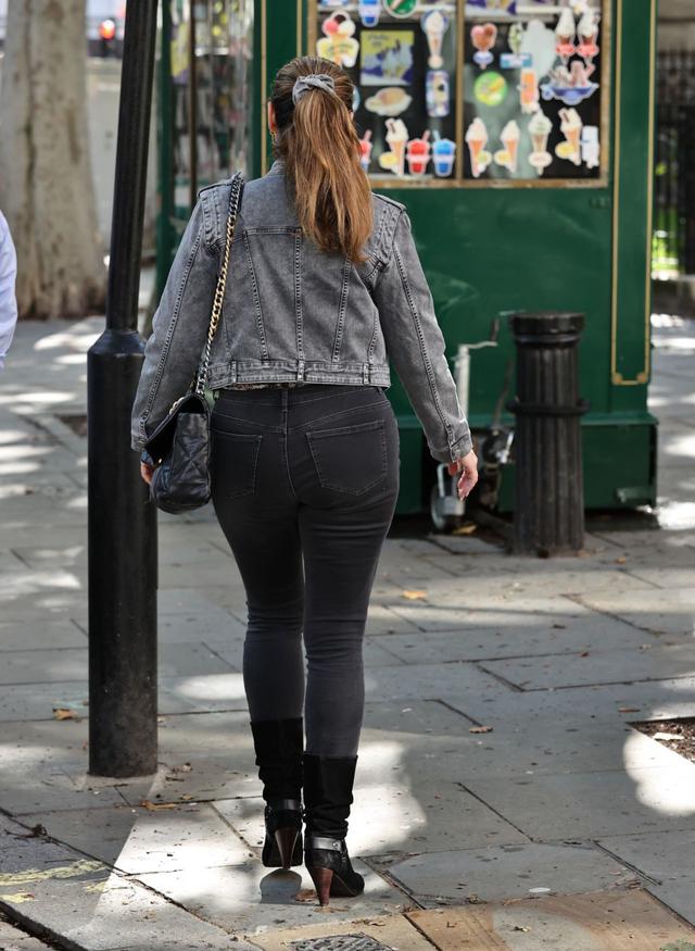 女星凯莉布鲁克现身伦敦街头她有着特别的优雅