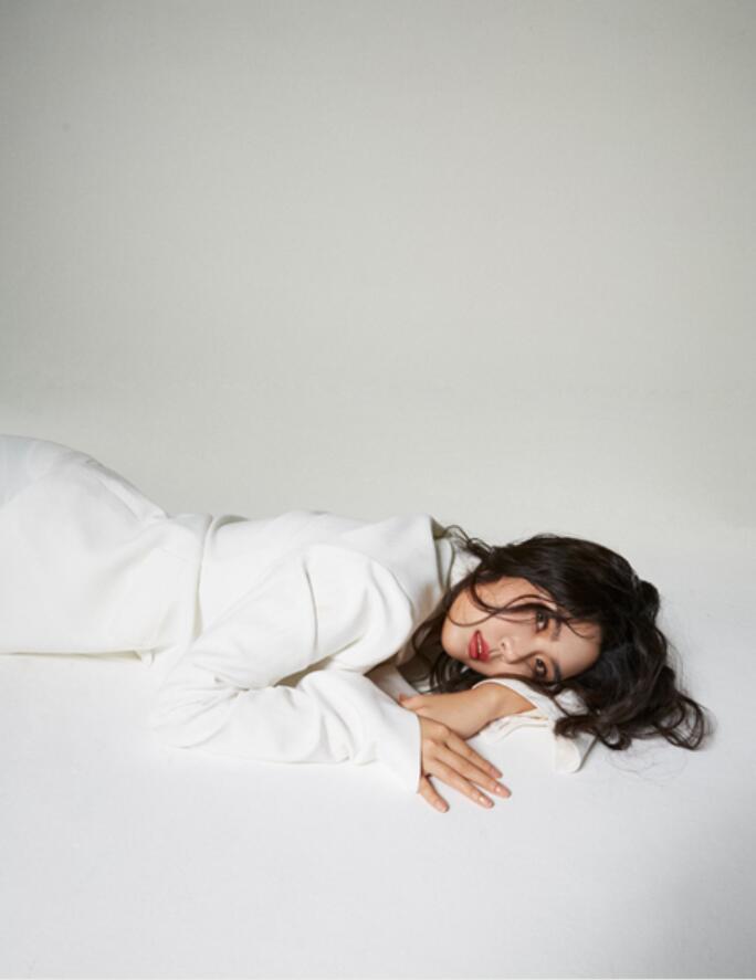 旗袍美探首播红酒嗓萨吉首次担当片头尾双曲演唱