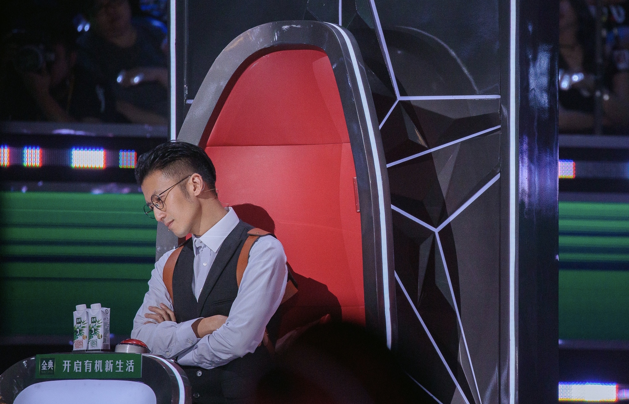 谢霆锋《中国好声音》主动出击争夺心仪学员,专业诚恳好评不断