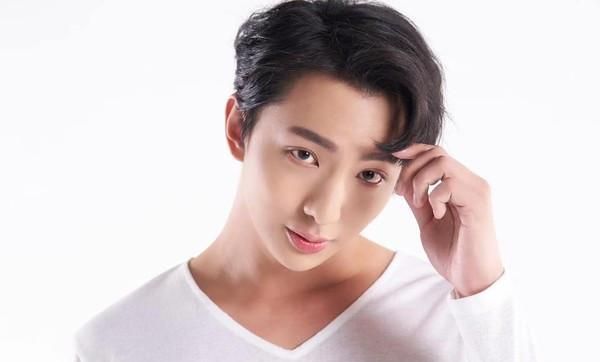 许明杰遭酸整型整坏,先是直接澄清「我没有整过型