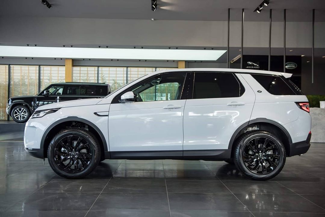 路虎发现运动版实车 白色的大气风格