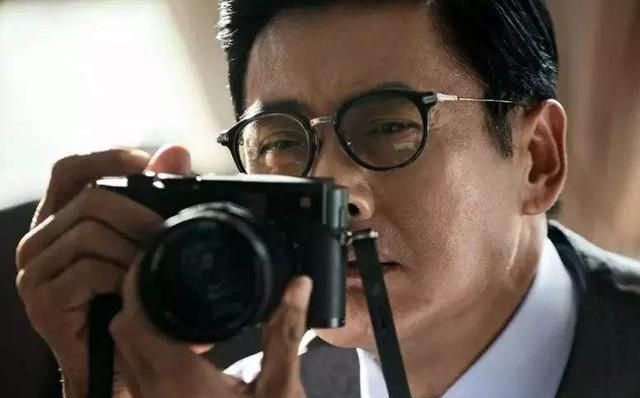 周润发一个被影帝耽误的摄影师,当年巩俐一张定妆照,卖了三百万