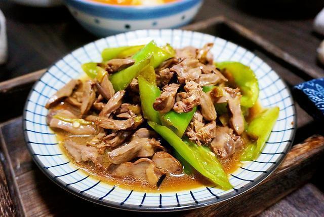 豆腐虾饼,紫菜虾滑汤,鸡心炒辣椒,干煸豆角