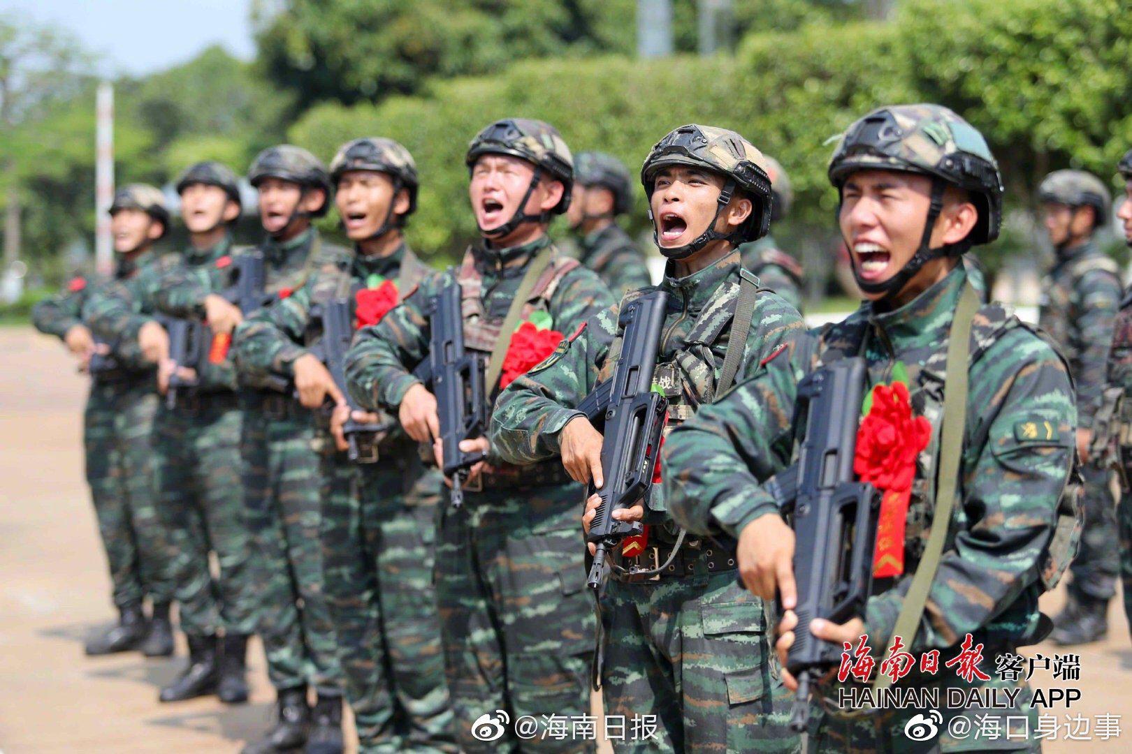 武警海南总队特战某中队举行退伍老兵交枪仪式