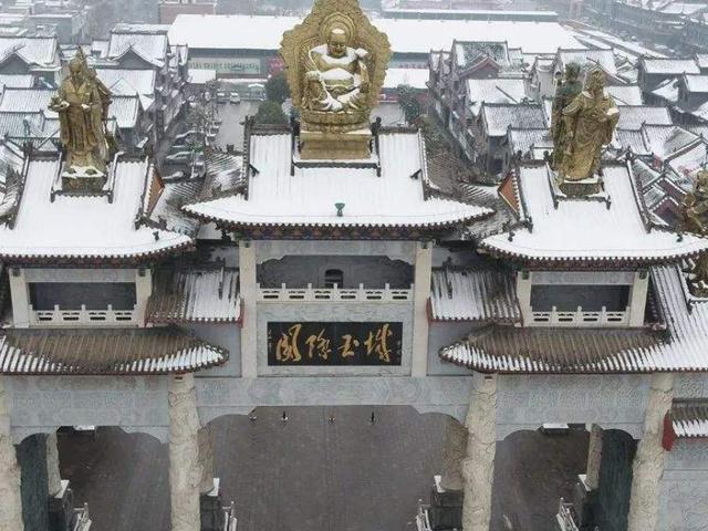 河南一人造景区走红，花费10亿修建，还是全球最大玉器批发基地休闲区蓝鸢梦想 - Www.slyday.coM