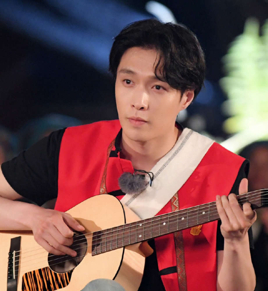 明星穿民族服装:易烊千玺阳光,张子枫活泼,任嘉伦是调皮男孩吗