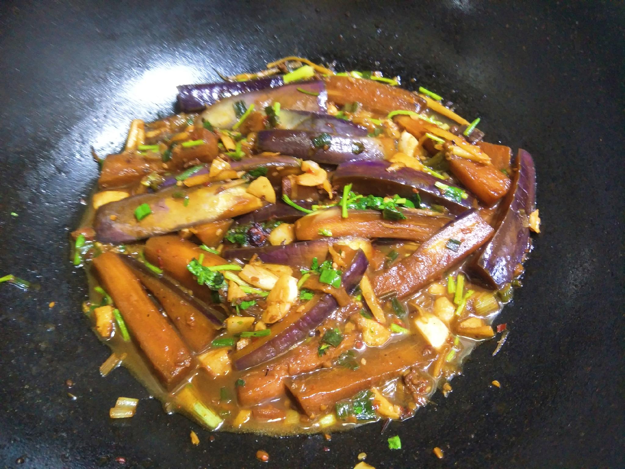 茄子最下饭的做法,软烂入味,不炸不煎,5分钟就做好,超好吃|茄子|香菜