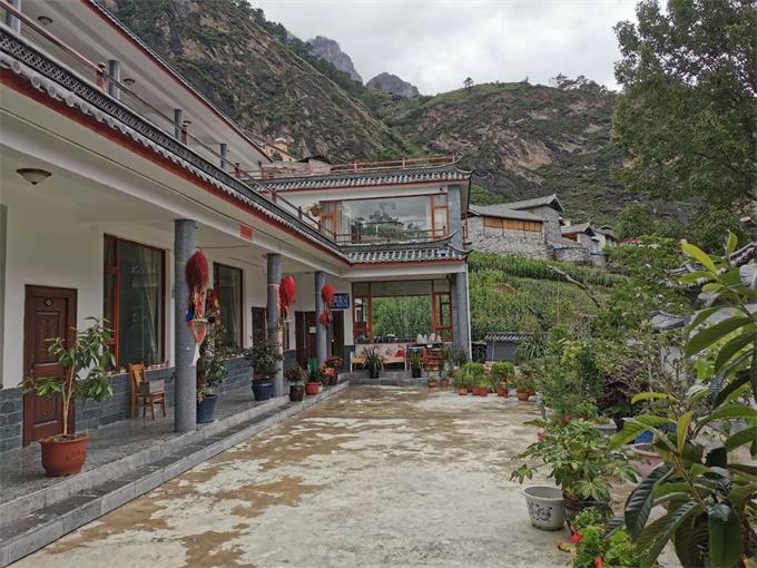 驴友徒步虎跳峡攻略住美宿半山居judys客栈好像睡在天堂