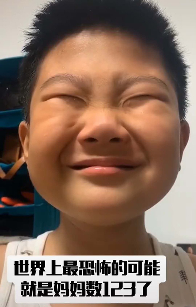 儿子犯错被妈妈批评哭泣的权利都被剥夺强颜欢笑的模样惹人怜