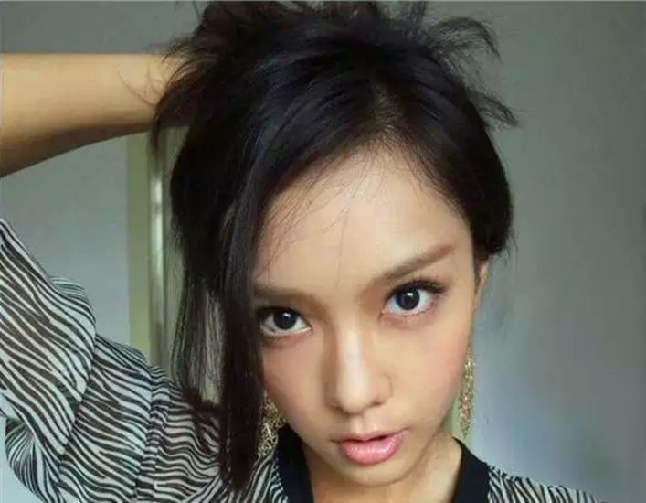 32岁不婚主义王思聪宠溺喂食网红甜仇照片曝光转眼却官宣分手