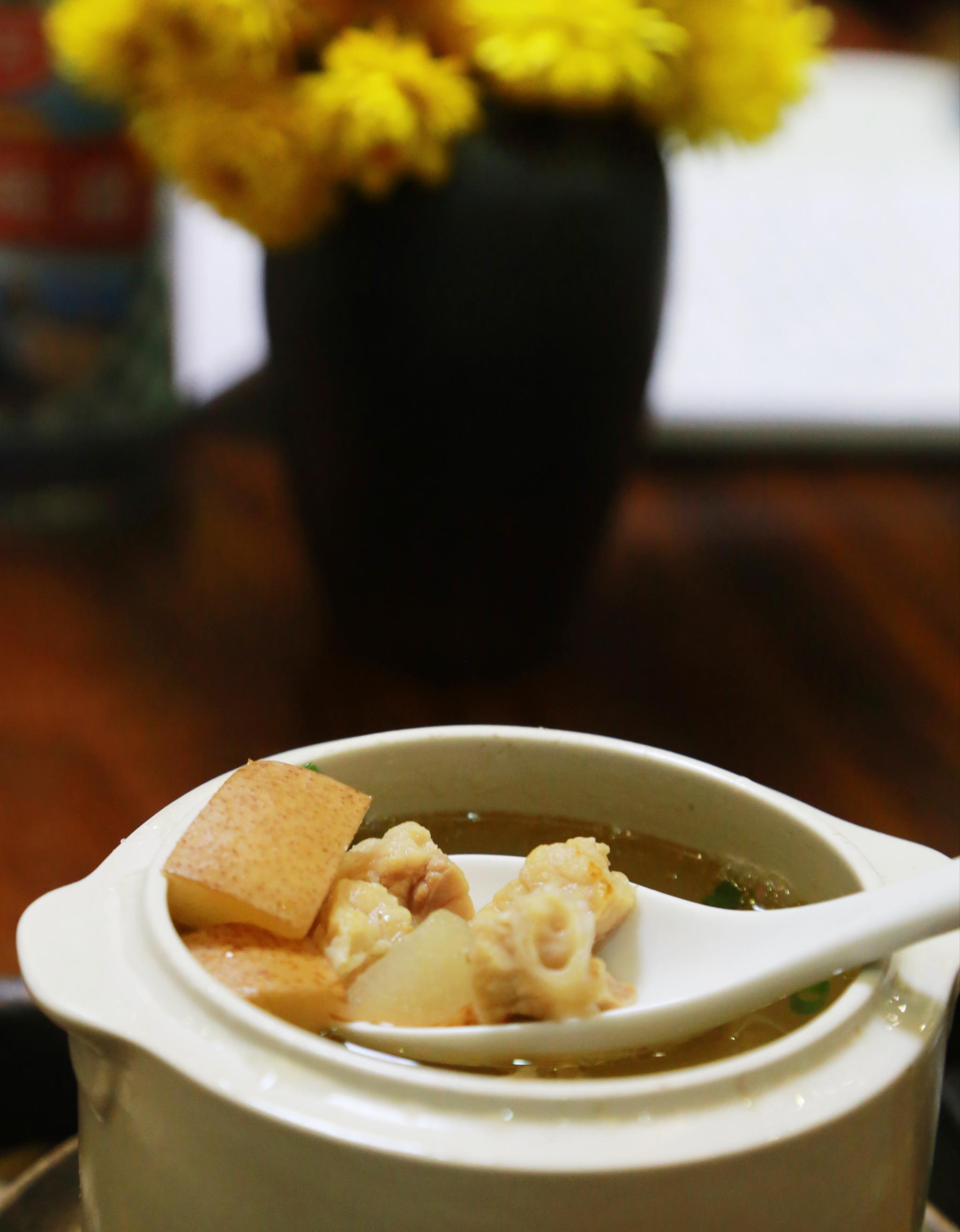 国外疫情肆虐,来一份猪肺雪梨汤,清肺,润肺提高免疫力才是王道