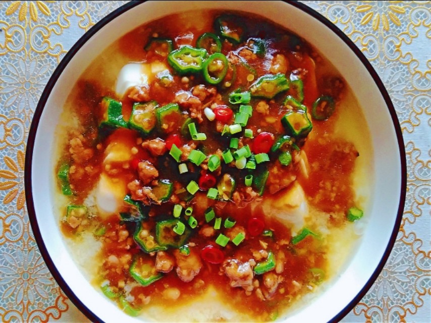 嫩滑的内脂豆腐,浇上炒香的肉末,鲜香微辣,营养,美味又下饭!