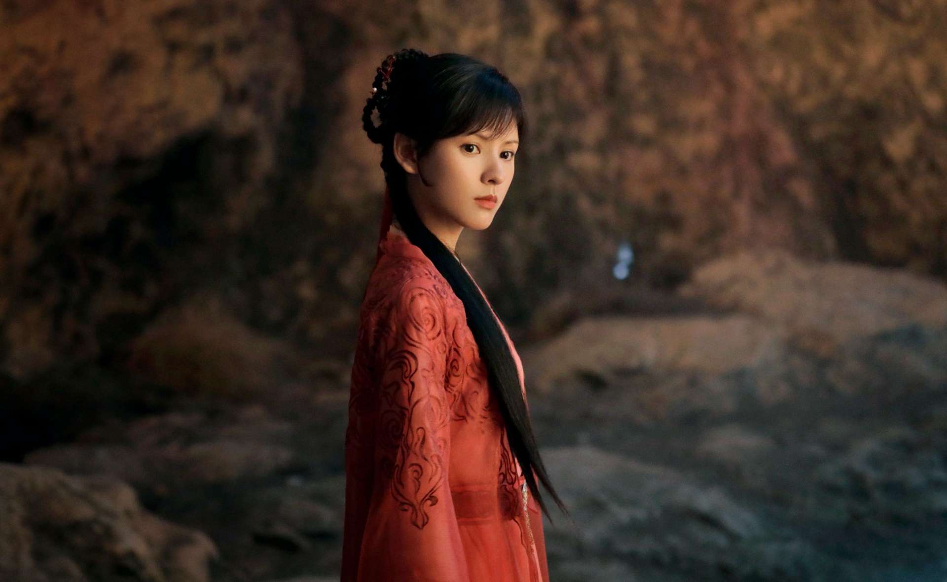 《琉璃》玲珑扮演者张予曦,从网红到演员,从倍受质疑到得到肯定