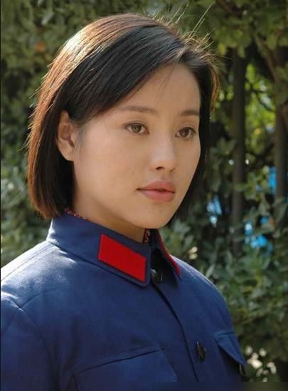 警察》她在里面演了一位很帅气的女警花,也算是女二号吧,当年宋春丽