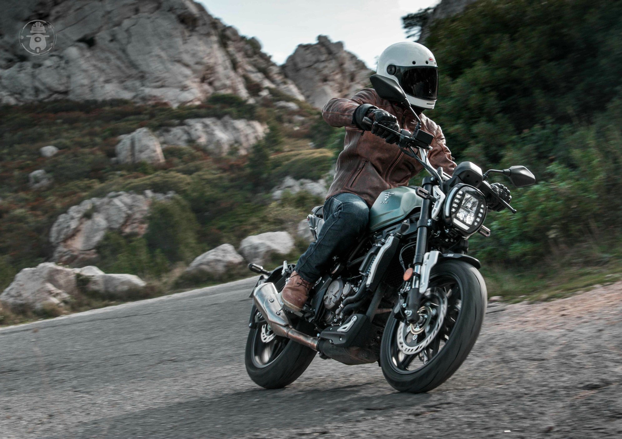 高级感营造到位同级质感最佳运动复古摩托无极300ac测评