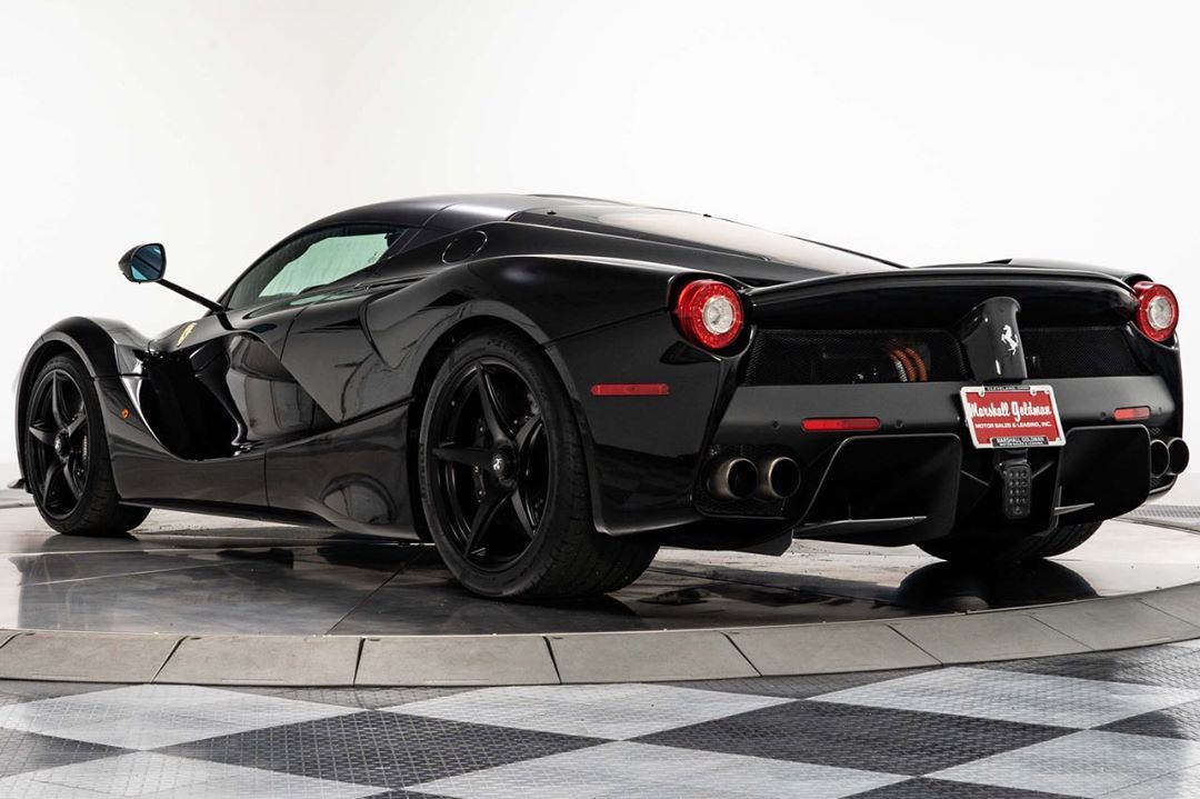 法拉利laferrari实车帅气的全黑造型