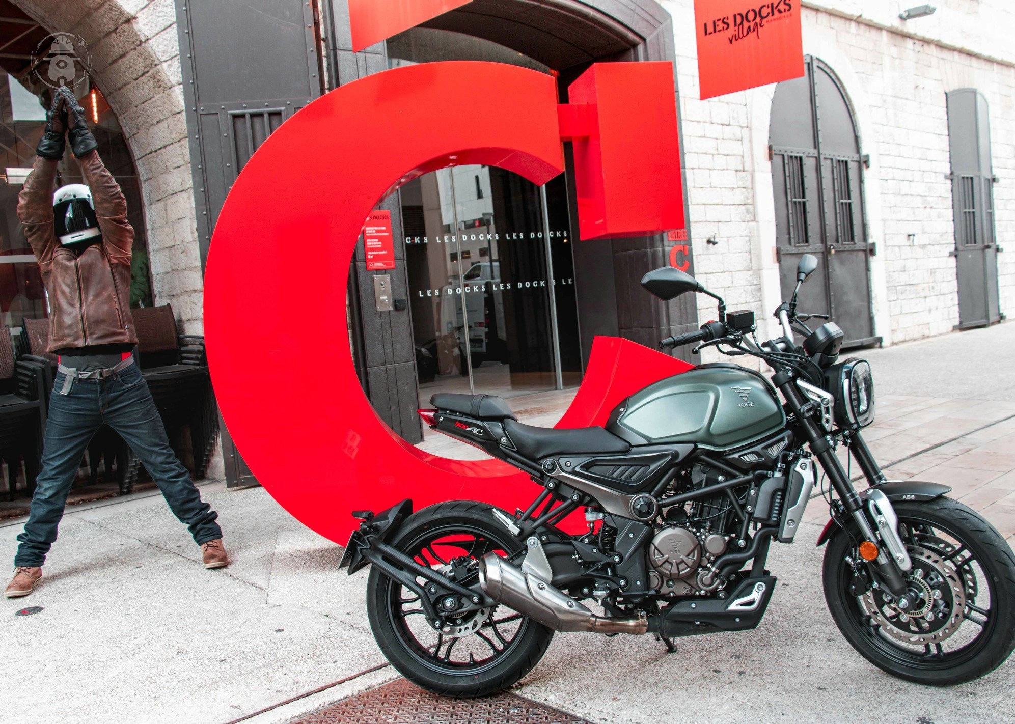 高级感营造到位同级质感最佳运动复古摩托无极300ac测评