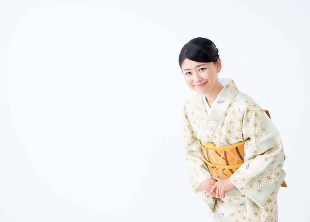 解读日本人待人接物的常见姿势