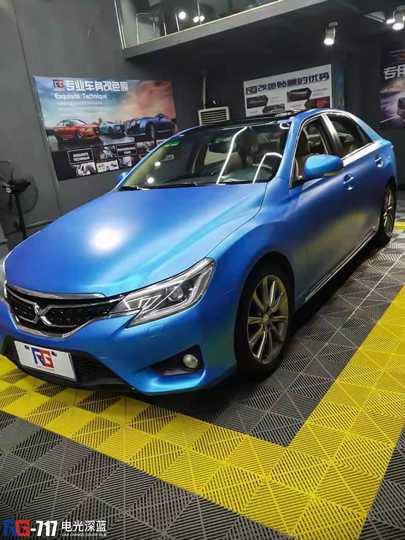 丰田锐志车身改色电光深蓝 rg瑞集改色膜清远加盟
