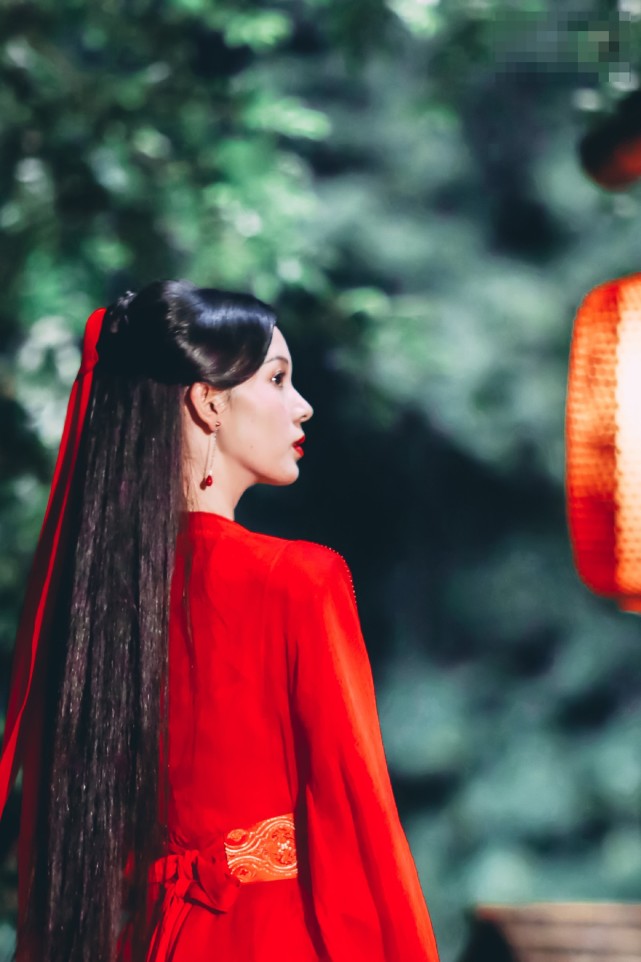 陈瑶新剧也是红衣却灵动清新,更加美艳|少女大人|红衣|陈瑶_新浪新闻