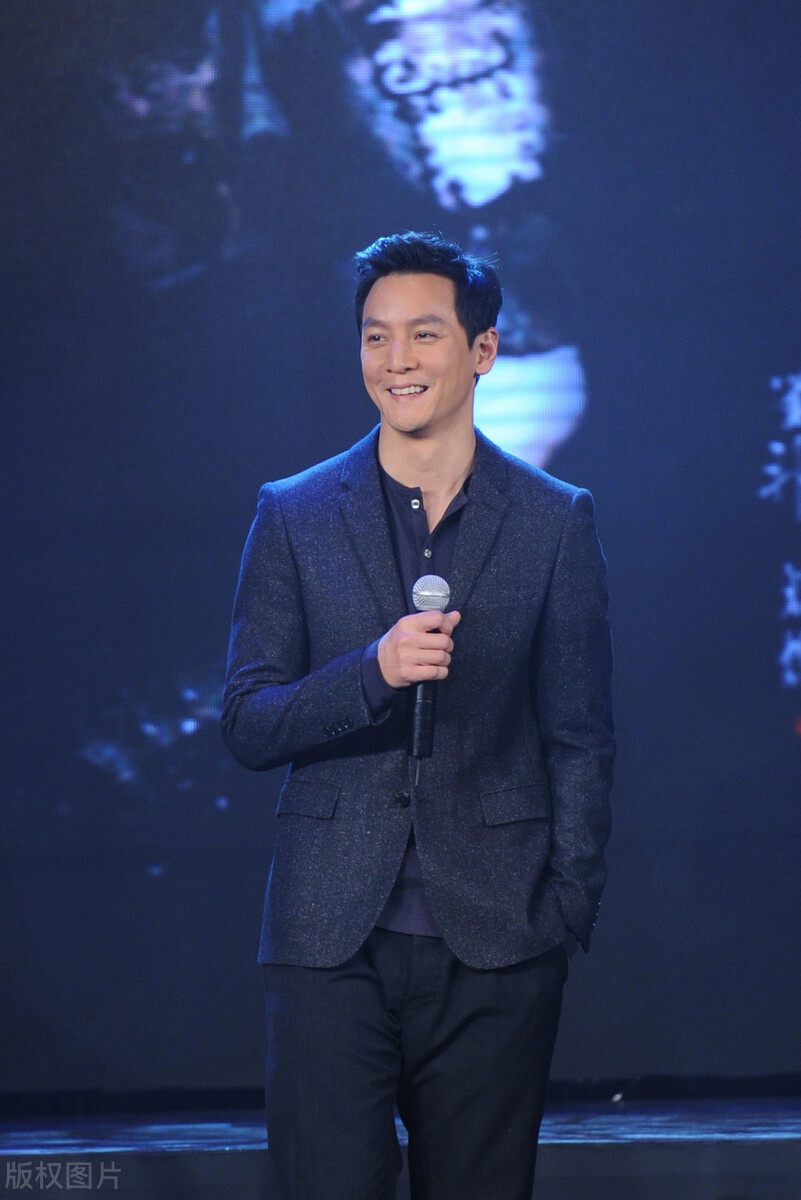 巩俐吴彦祖照片令网友大跌眼镜:俊男美女躲不过时间这把杀猪刀?