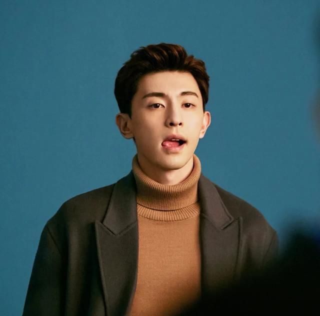 男生刘海发型怎么留看看邓伦这几款造型帅气十足值得一试