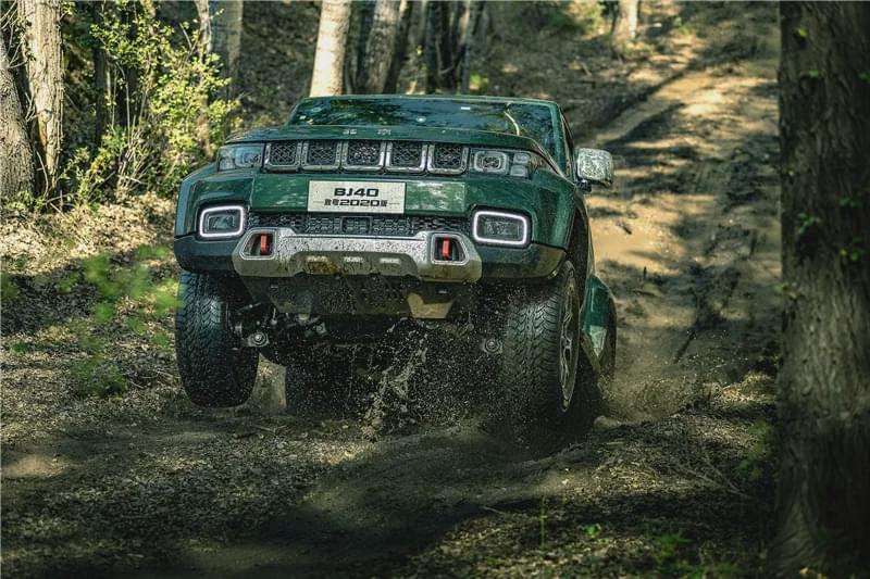 20万级唯一短轴+三把锁 BJ40致敬2020版上市16.99万起售