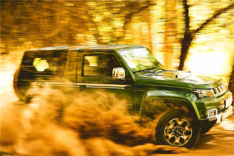 20万级唯一短轴+三把锁 BJ40致敬2020版上市16.99万起售