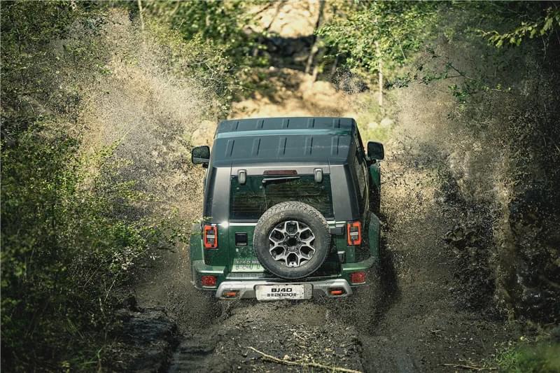 20万级唯一短轴+三把锁 BJ40致敬2020版上市16.99万起售