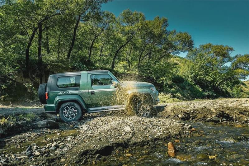 20万级唯一短轴+三把锁 BJ40致敬2020版上市16.99万起售