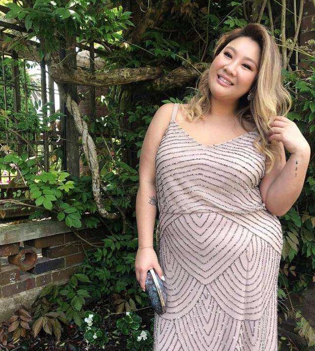 要知道香港艺人郑欣宜就曾经也是胖妹一个,后续也是通过各种手段进行