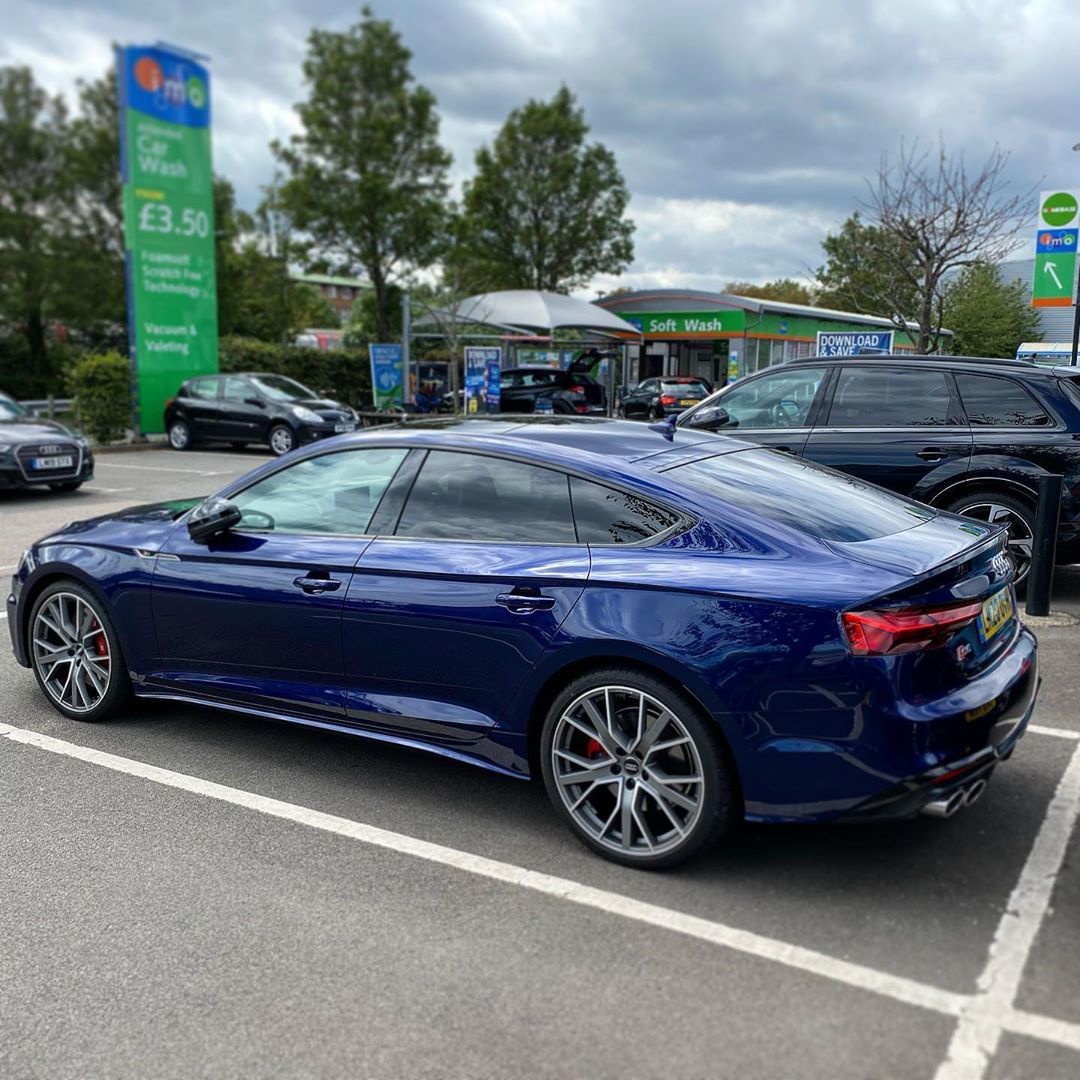 新款奥迪s5四门轿跑车实车非常简洁又运动