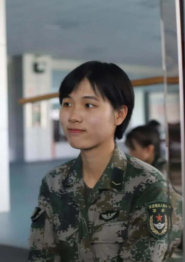 解放军兵姐姐颜值有多高个个不输女明星