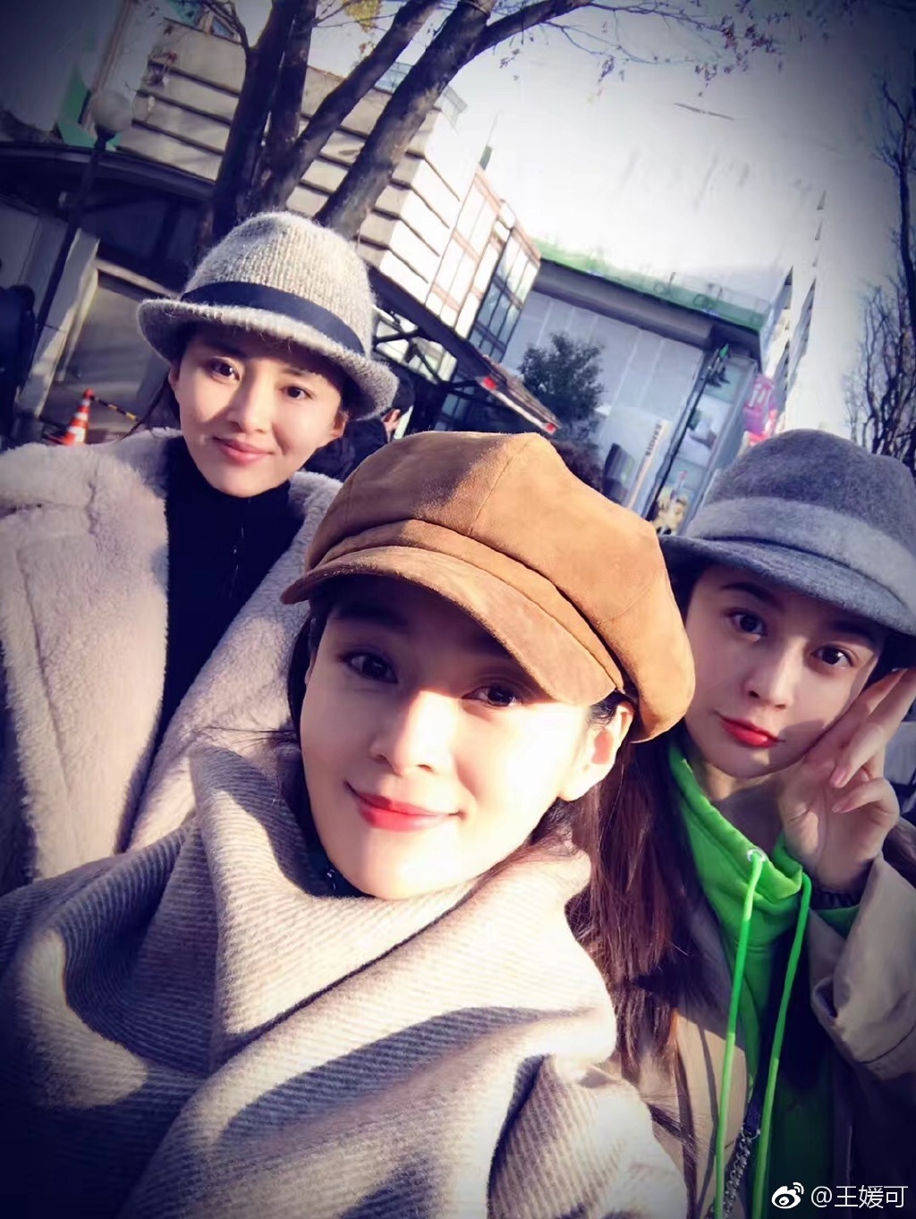 她是明星界的"合照杀手",无数明星与她合照,都被秒成渣|王媛|王媛可