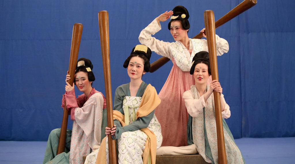 用不同版本打开《此画怎讲》捣练图卷