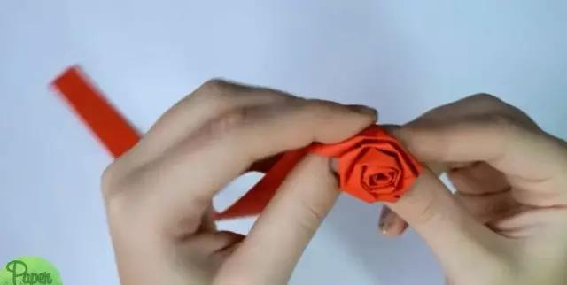 教师节礼物有望了3分钟轻松折出一朵玫瑰花赶紧学起来