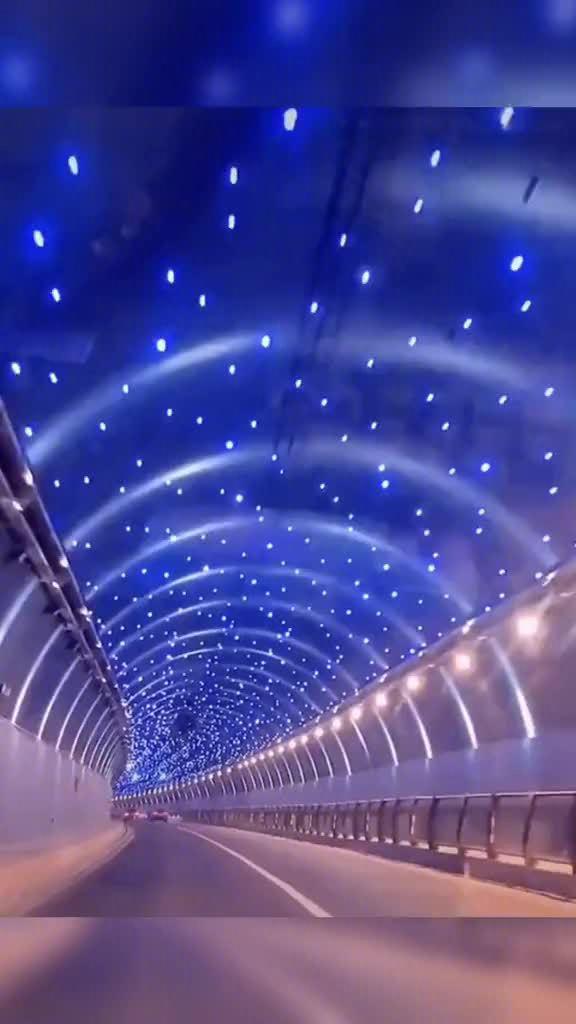 打卡济南网红星空隧道!充满奇幻色彩的蓝色星空过分美丽了