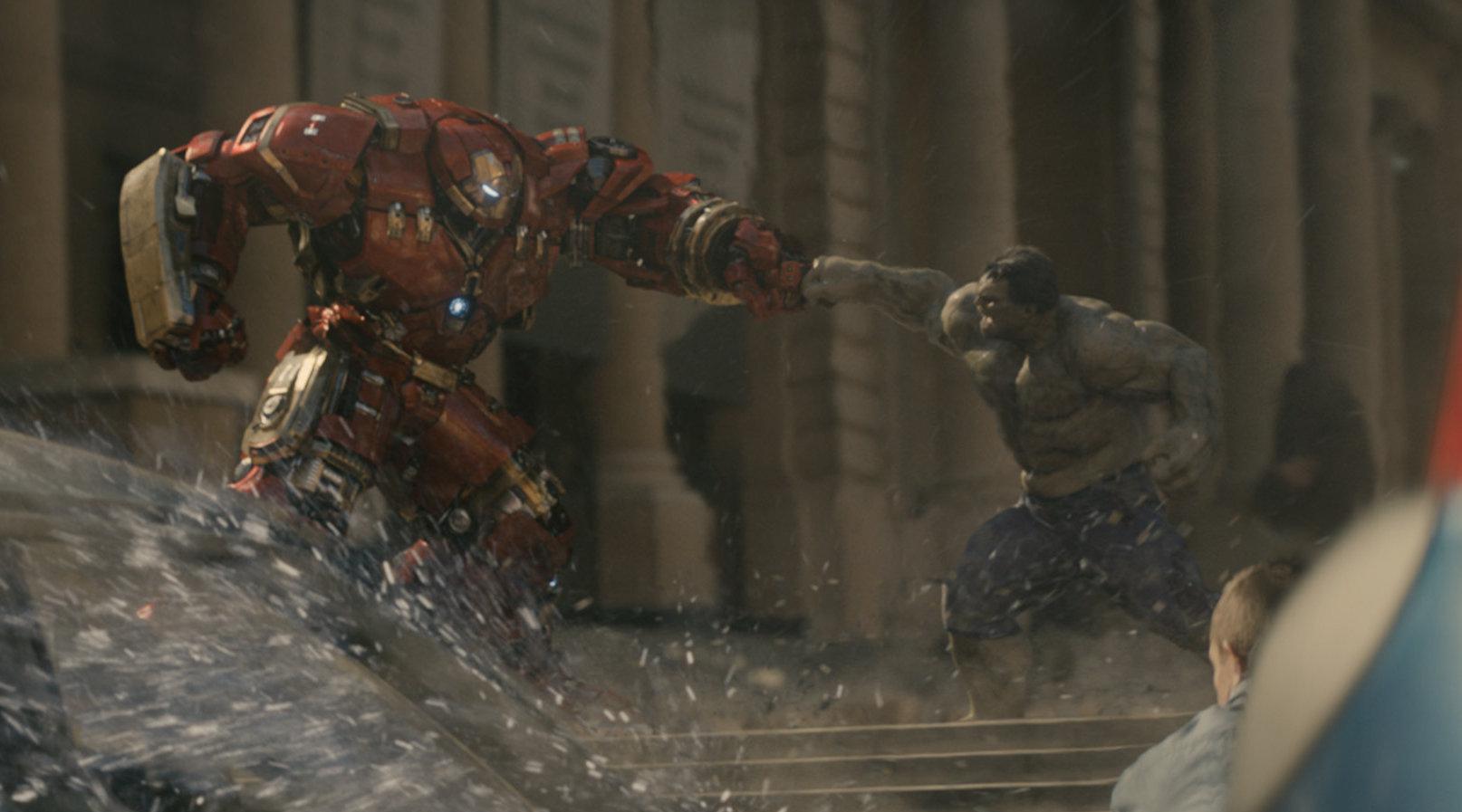 钢铁侠揍绿巨人,洛基背后捅刀,美队偷练绝招