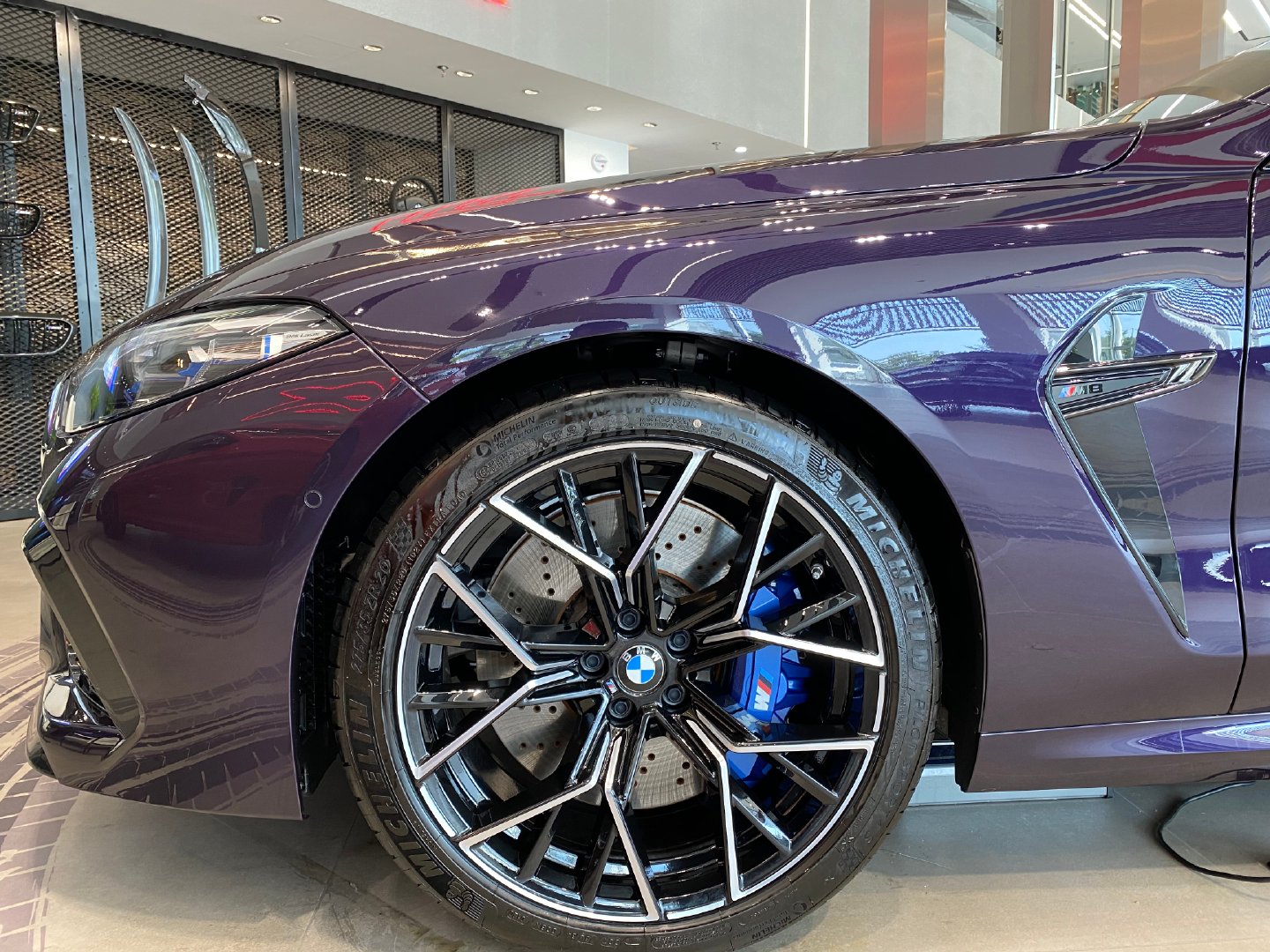 新款宝马m8到店,4.4t 四驱,加速3.8秒,新造型真霸气