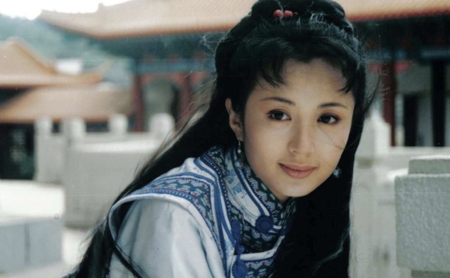 而出演陈婷这个角色的演员杨童舒,也曾经出演了大家的童年阴影,《至尊