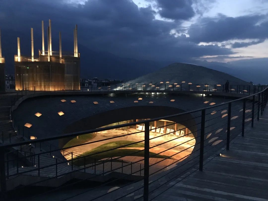 未来,杨丽萍大剧院将以展示大理本土文化艺术高端歌舞表演节目为主要