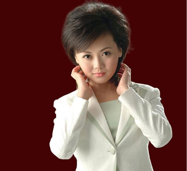 央视女主持柴璐,颜値与实力并存,如今43岁却仍是单身一人!