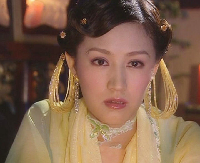 "而陆毅眼里的鲍蕾则是:"文静,看起来很乖.