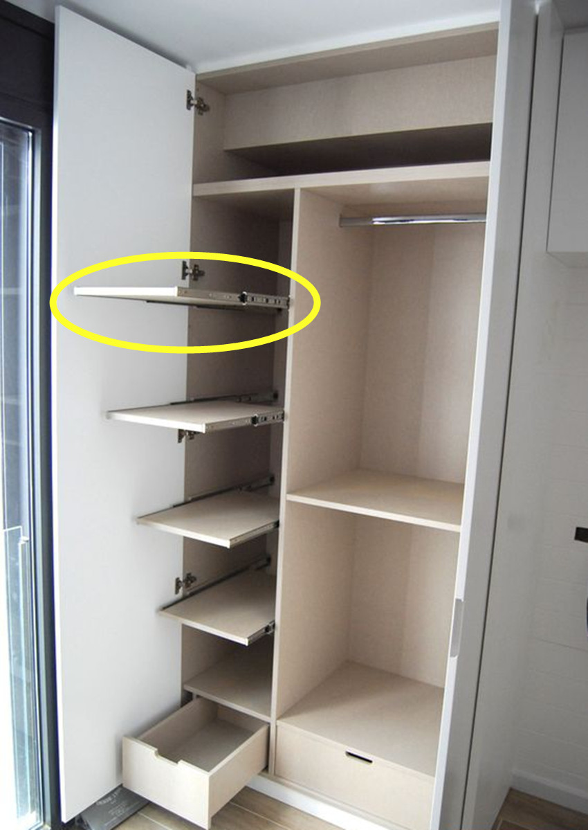 越想越觉得衣柜里伸缩隔板装对了,叠好一件放一件,收纳整齐方便