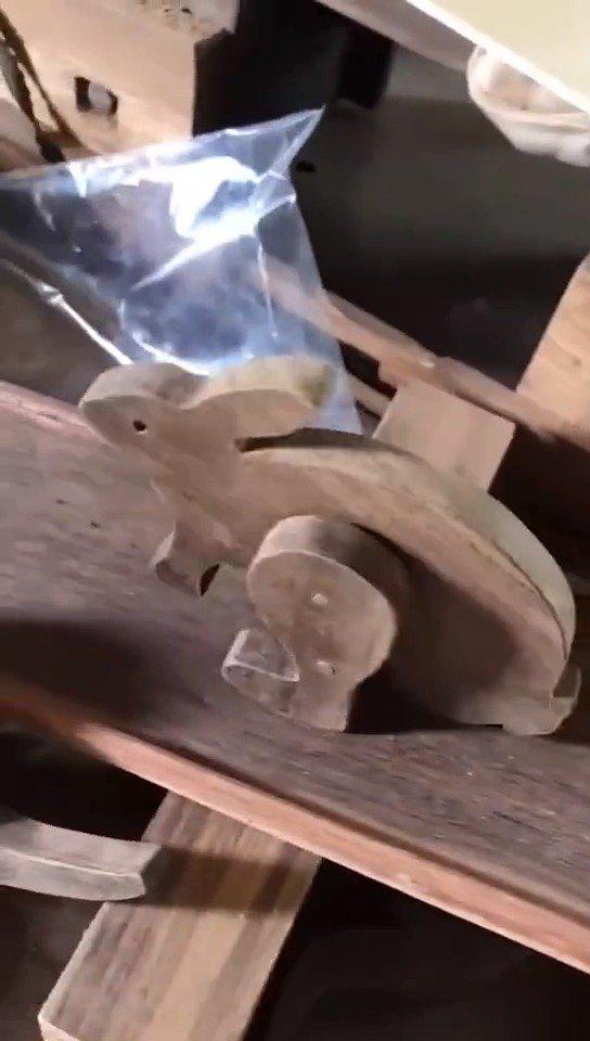 看完这个你就明白鲁班创造出来会飞的木鸢就是这个原理!