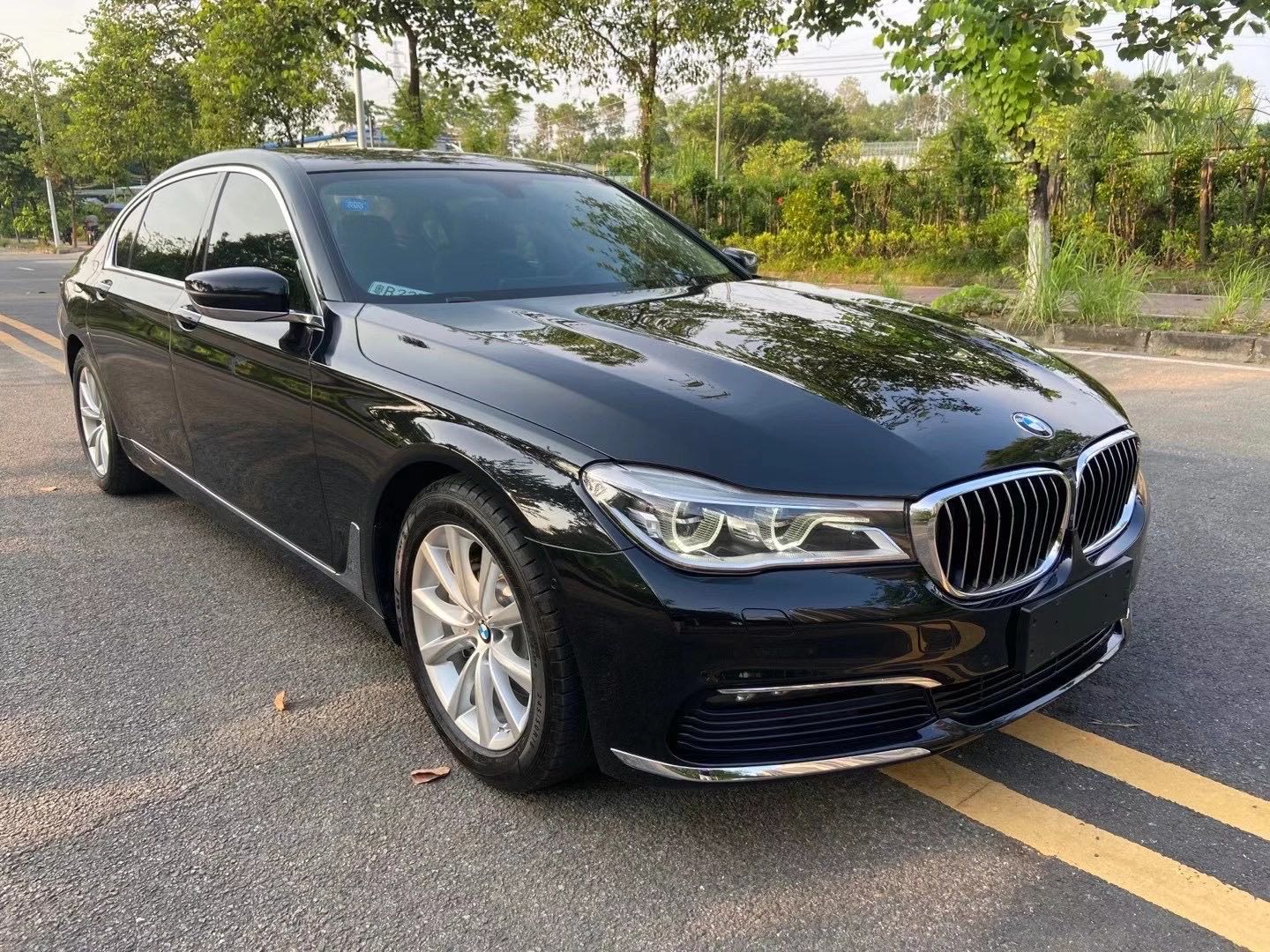 18款宝马730售价35万外观优雅唯美处处都彰显动感气质