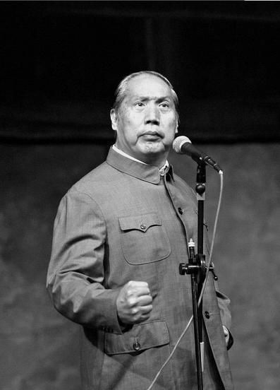 钱浩梁,1934出生,文武老生演员,父钱麟童为老生演员, 6岁起随父学艺