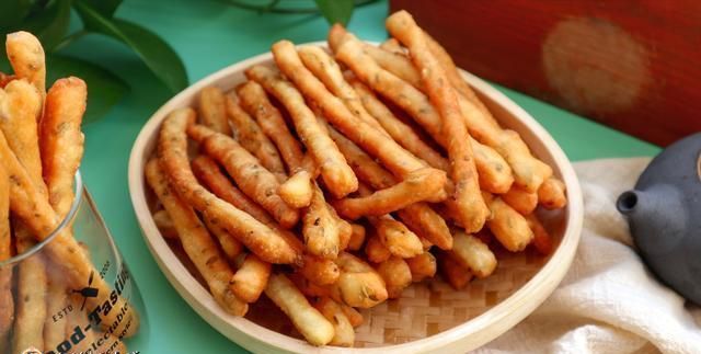 的"主角",当然也少不了小酥肉,金银馒头以及茴香小油条这些"黄金配角"